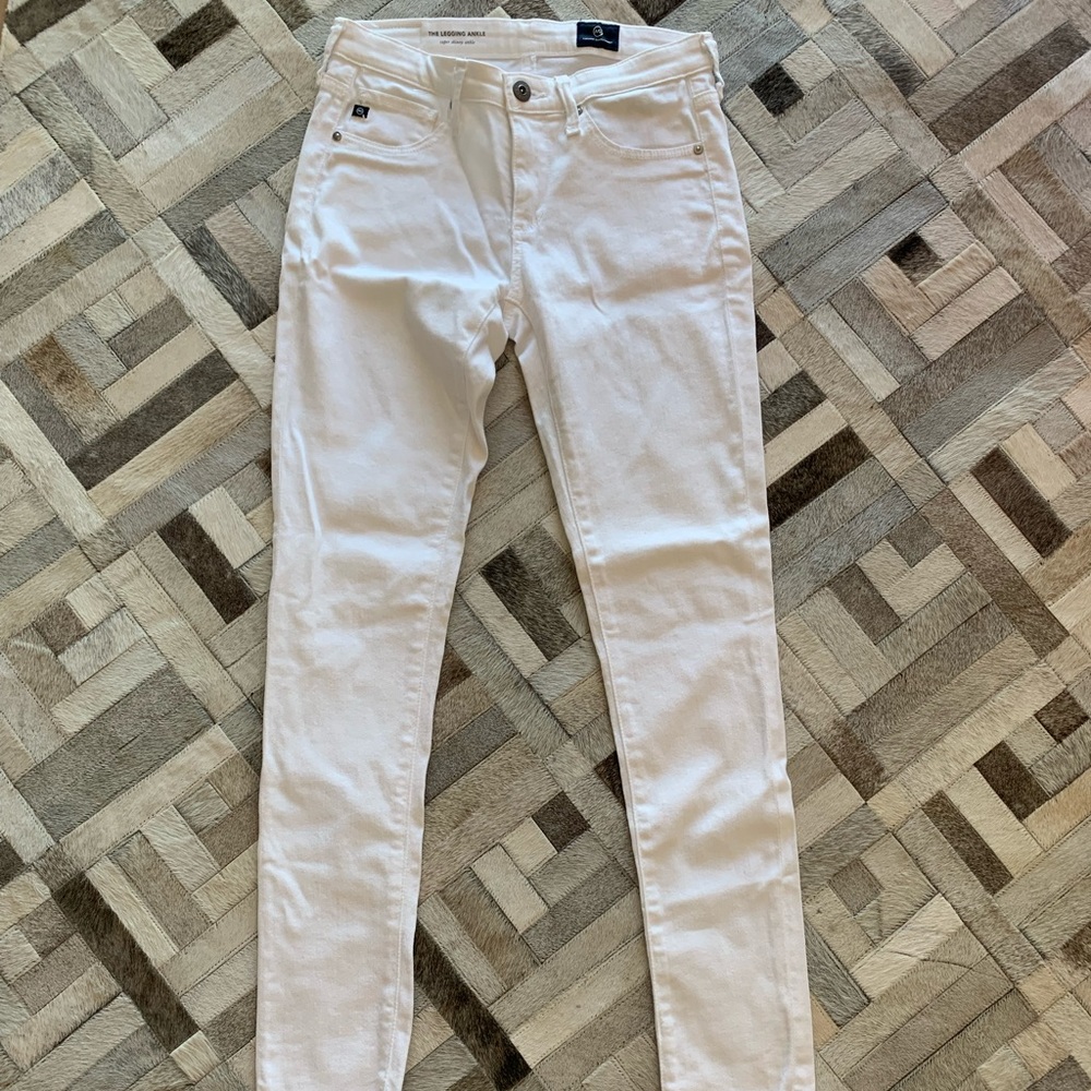 AG- the legging ankle Super skinny white jean. Size 24R